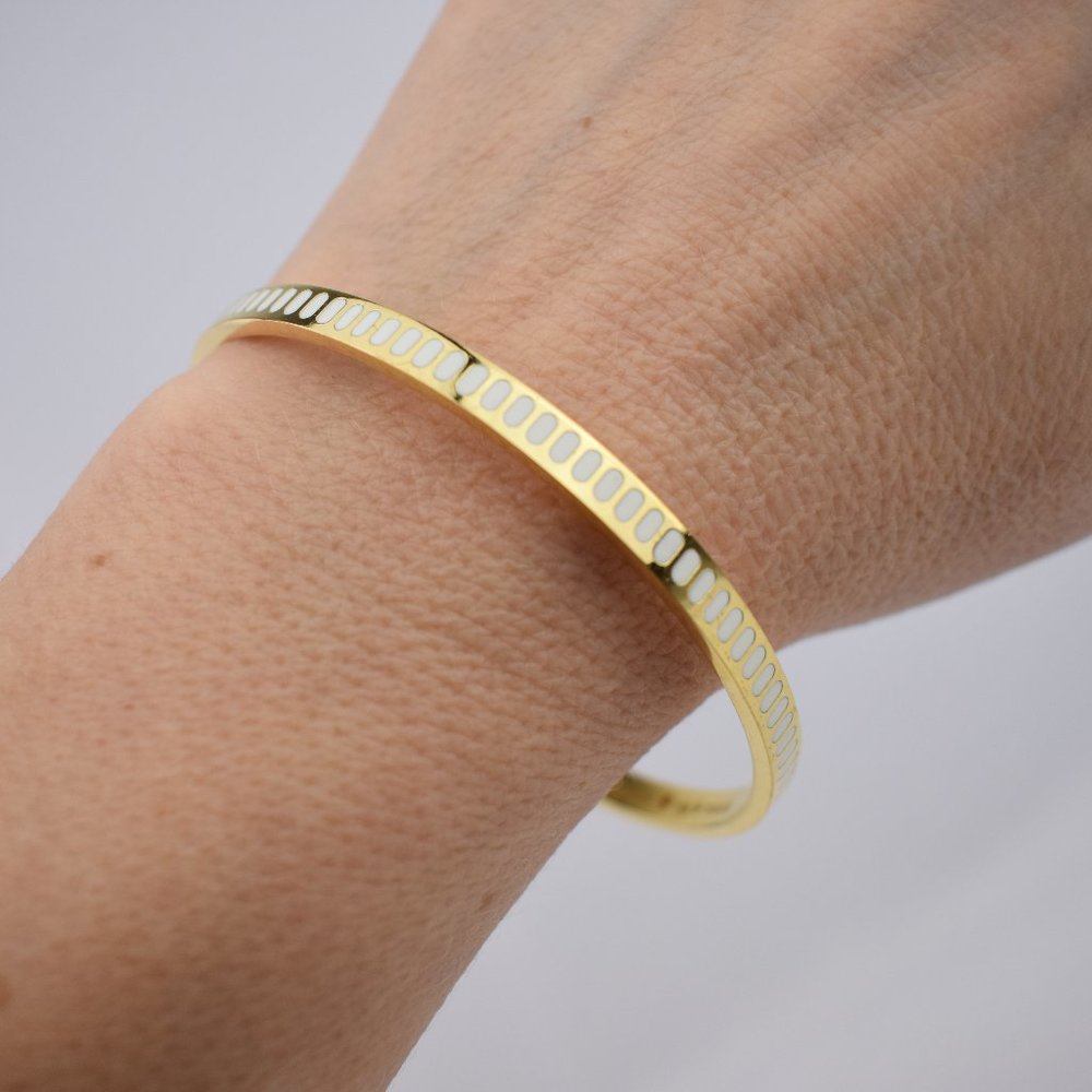 Kate Spade Women's Gold-Tone Bangle with White Enamel – "Come Full Circle"